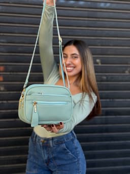 Cartera bandolera con correa