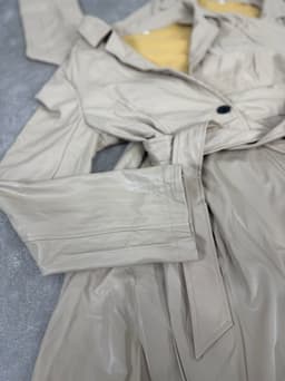 Tapado Simil Cuero con Cinturón Ines por mayor ($1090 c/u mínimo 6 unidades) - imagen