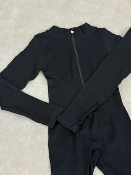Catsuit Acanalado con Cierre Frontal Nora por mayor ($690 c/u mínimo 6 unidades) - imagen