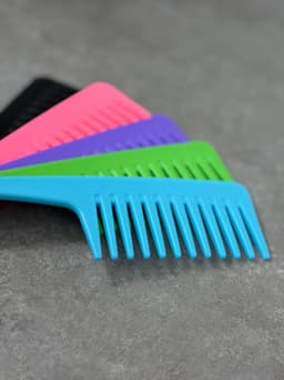 Peine para cabello por mayor ($20 c/u mínimo 12 unidades) - imagen