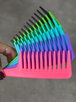Peine para cabello por mayor ($20 c/u mínimo 12 unidades) - imagen