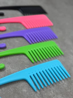 Peine para cabello por mayor ($20 c/u mínimo 12 unidades) - imagen