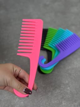 Peine para cabello por mayor ($20 c/u mínimo 12 unidades)