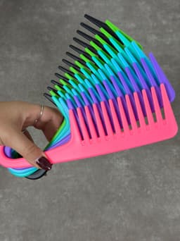 Peine para cabello por mayor ($20 c/u mínimo 12 unidades) - imagen
