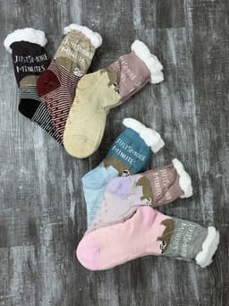 Medias antideslizantes con peluche x Mayor ( Pack de 12 unidades a $112.50 c/u) - imagen