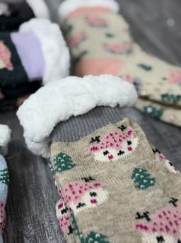 Medias antideslizantes con peluche x Mayor ( Pack de 12 unidades a $112.50 c/u) - imagen