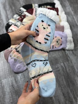 Medias antideslizantes con peluche x Mayor ( Pack de 12 unidades a $112.50 c/u) - imagen