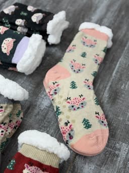 Medias antideslizantes con peluche x Mayor ( Pack de 12 unidades a $112.50 c/u) - imagen