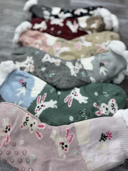 Medias antideslizantes con peluche x Mayor ( Pack de 12 unidades a $112.50 c/u) - imagen