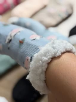 Medias antideslizantes con peluche x Mayor ( Pack de 12 unidades a $112.50 c/u)
