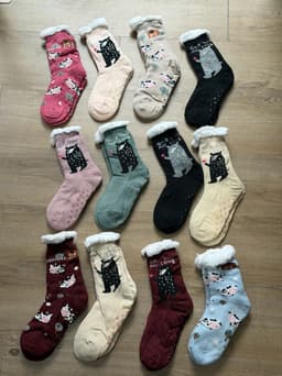 Medias antideslizantes con peluche x Mayor ( Pack de 12 unidades a $112.50 c/u) - imagen