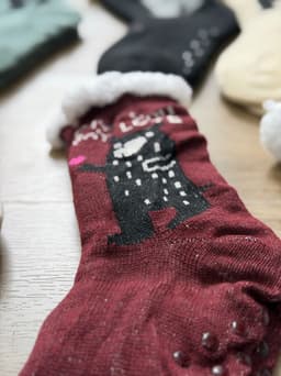 Medias antideslizantes con peluche x Mayor ( Pack de 12 unidades a $112.50 c/u) - imagen