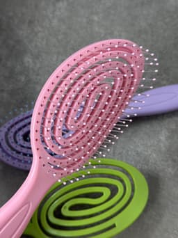 Cepillo desenrredante diseño espiral  por mayor ( Pack de 12 a $80 c/u ) - imagen
