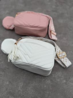 Cartera Bandolera con correa y monedero por mayor ( Pack de 12 a $ 195 c/u ) - imagen