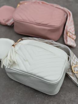 Cartera Bandolera con correa y monedero por mayor ( Pack de 12 a $ 195 c/u ) - imagen