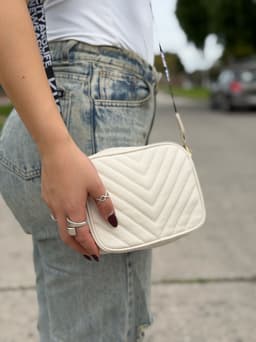 Cartera Bandolera con correa por mayor ( Pack de 12 a $ 190 c/u )