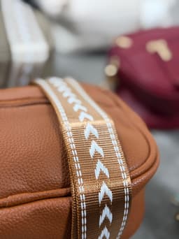 Cartera bandolera con correa por mayor ( Pack de 12 a $ 360 c/u ) - imagen