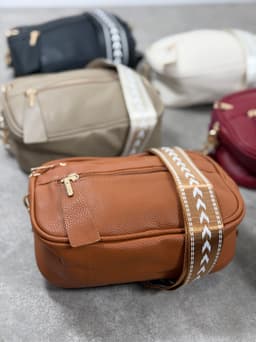 Cartera bandolera con correa por mayor ( Pack de 12 a $ 360 c/u ) - imagen