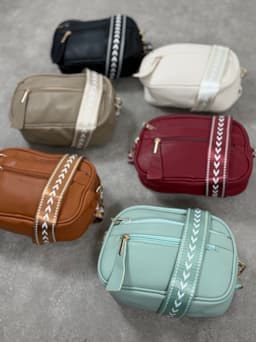 Cartera bandolera con correa por mayor ( Pack de 12 a $ 360 c/u ) - imagen
