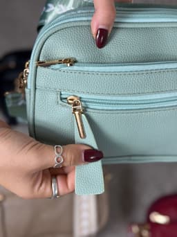 Cartera bandolera con correa por mayor ( Pack de 12 a $ 360 c/u ) - imagen