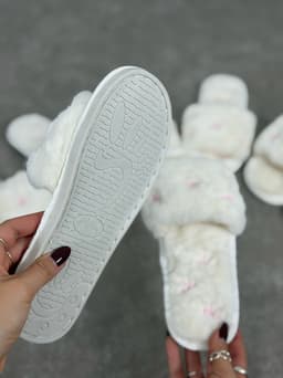 Pantuflas de peluche coquette por mayor ( Pack de 12 a $280 c/u ) - imagen