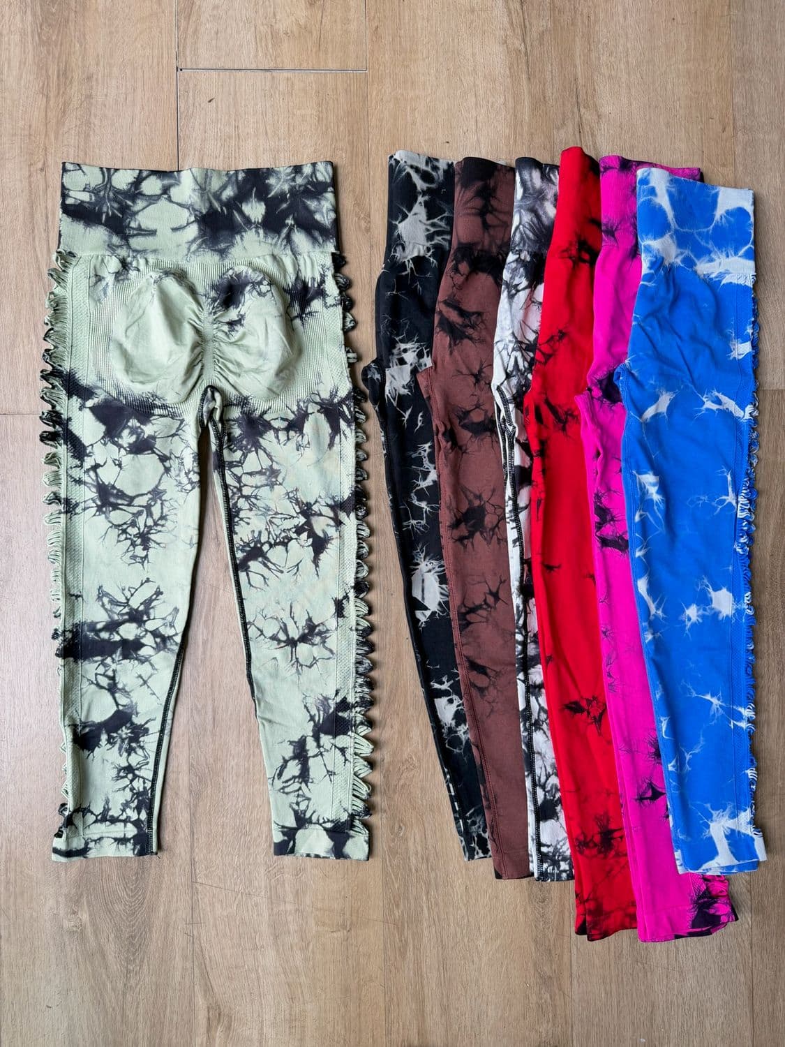 Calza batik con agujeros