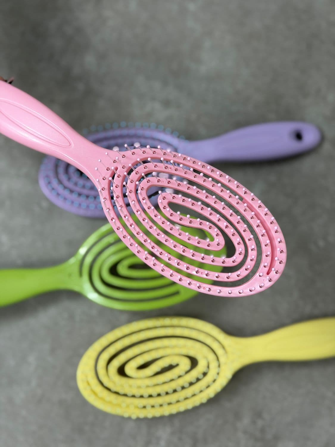 Cepillo desenrredante diseño espiral por mayor ( Pack de 12 a $80 c/u )
